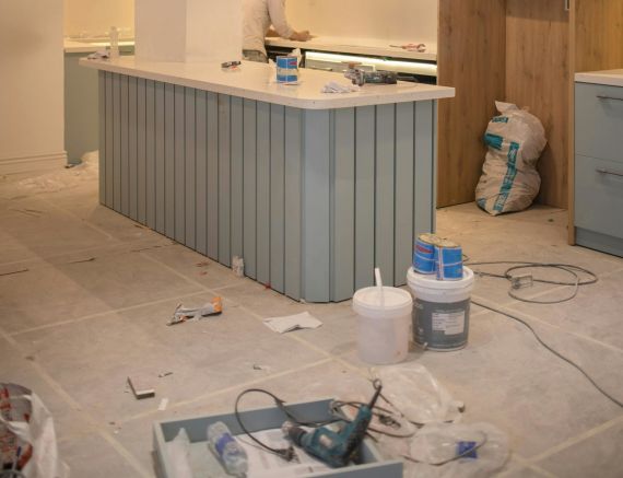 Rekonstrukce kuchyní včetně dispozičních změn Rekonstrukce panelákové kuchyně i kuchyně v domě